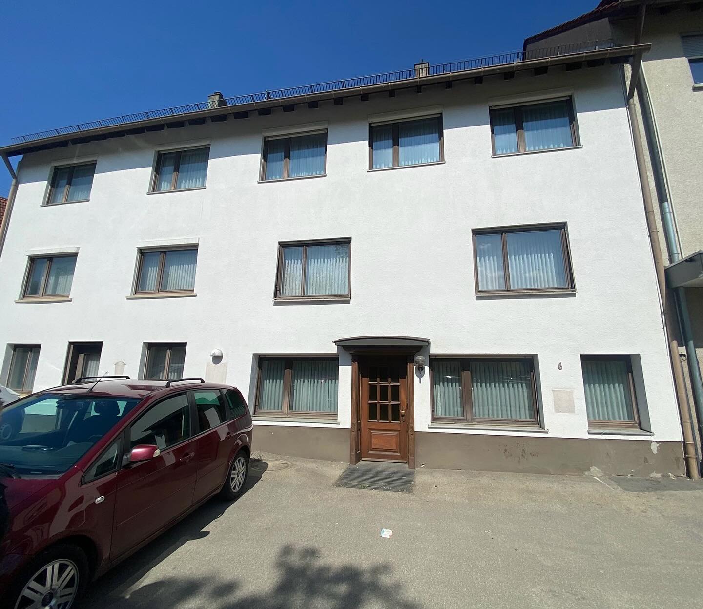 Wohngebäude mit weißer Fassade in Geislingen